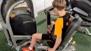 Лёгкая атлетика вчера. Упражнения в тренажёрном зале.