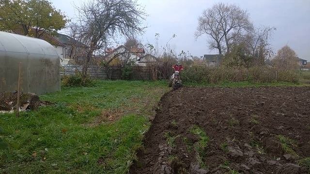 Самодельный оборотный плуг для мотоблока