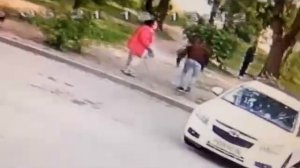ИЗБИЛ ПЕНСИОНЕРКУ: по улице Героев Сибиряков мужик избил пенсионерку.