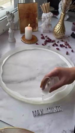 Настенные часы из жидкой смолы