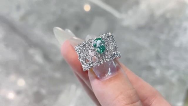 Кольцо золото Au750, Вес 5.46g. центральный бриллиант 1.005ct. F смотреть онлайн