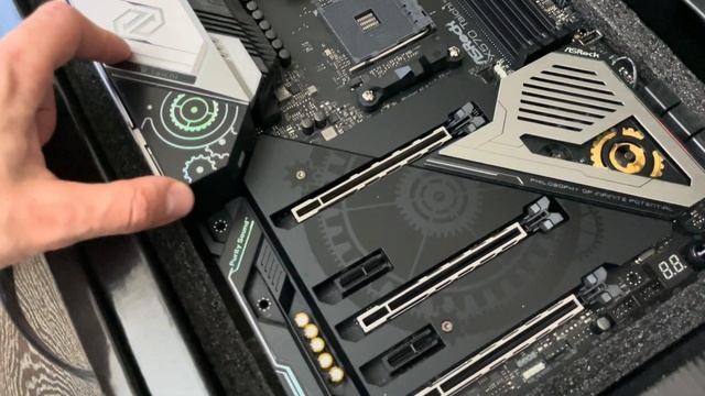 ASRock Taichi x570 распаковка на коленке и сравнение с ASRock Taichi смотреть онлайн