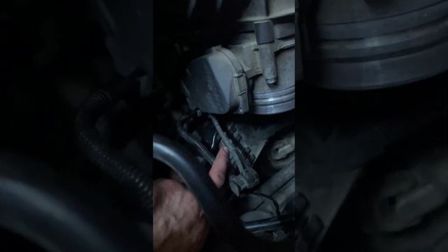 Замена топливного насоса и фильтра BMW E60. Троит двигате смотреть онлайн
