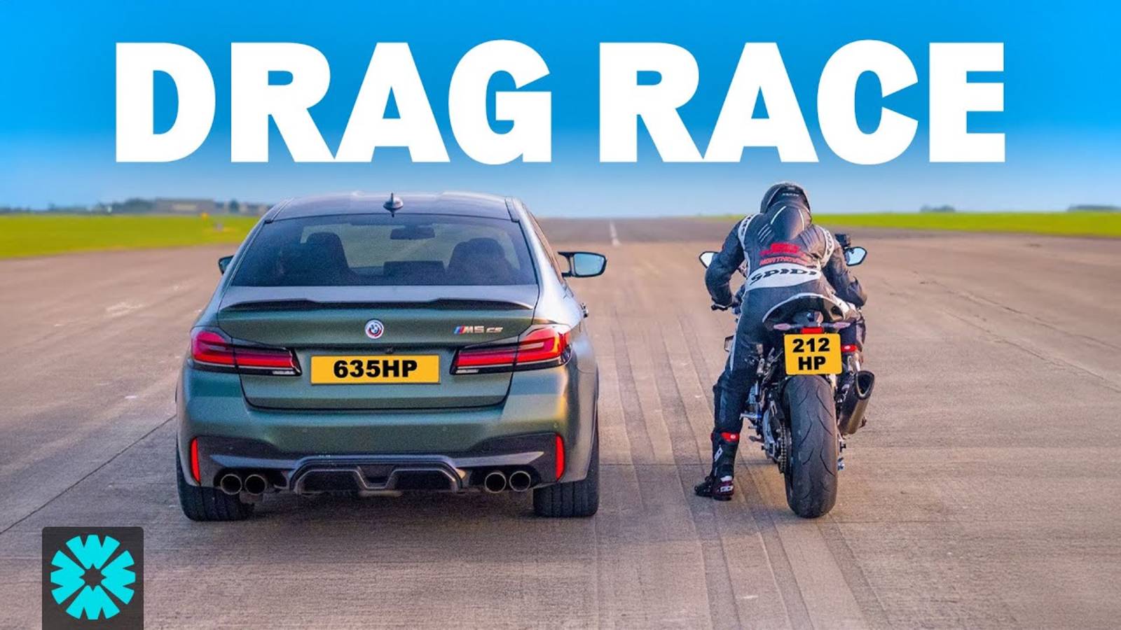BMW M5 CS против BMW M Superbike: Заезд на 402 метра! Кто быстрее? | carwow