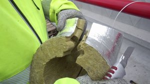 Монтаж теплоизоляционного цилиндра на трубопровод и его крепеж