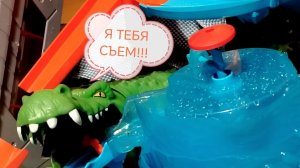Я играю в автомойку HOT WHEELS С крокодилом!!!