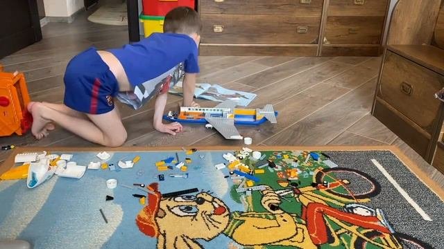 Пассажирский самолёт Lego