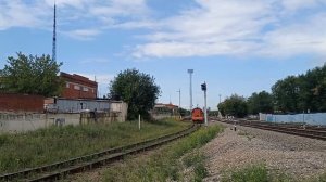 тепловоз ЧМЭ3-2568 с грузовым составом