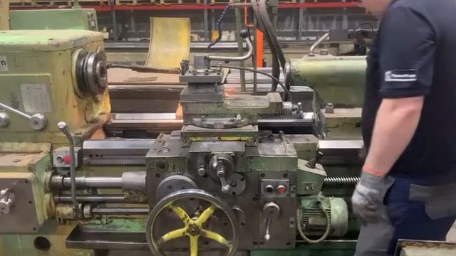 Токарный станок РТ21003, в рабочем состоянии. РМЦ 1000 мм смотреть онлайн