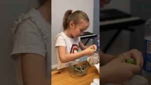 Вот как зделать мохито😽