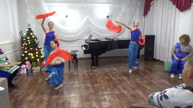 010 Китайский танец . Исп. отделение хореографии смотреть онлайн