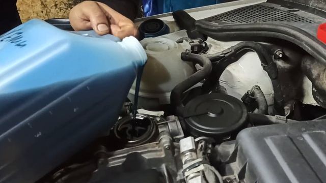 Шкода Рапід(skoda rapid),заміна масла на Xenum XPG 5w40(Ghange oil on Xenum смотреть онлайн