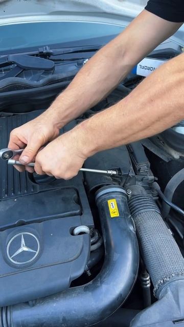 Замена воздушного фильтра Mercedes Benz 212 кузов. Фильтр в ко смотреть онлайн