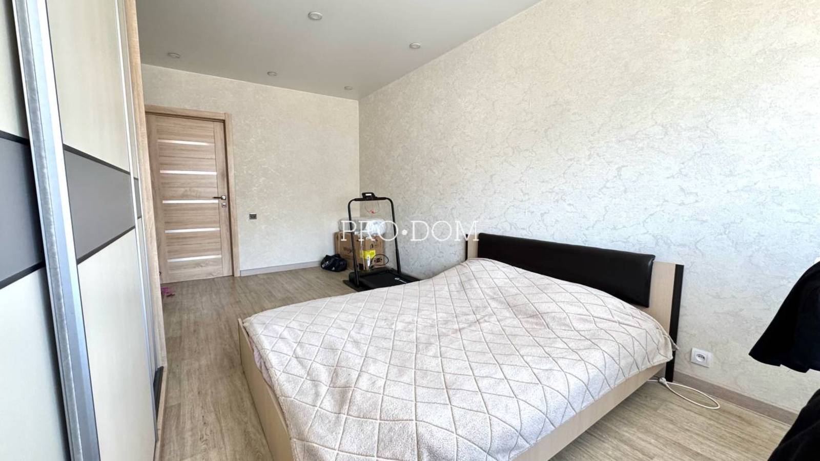 Продается уютная 3-комнатная квартира — идеальный выбор для вашей семьи! смотреть онлайн