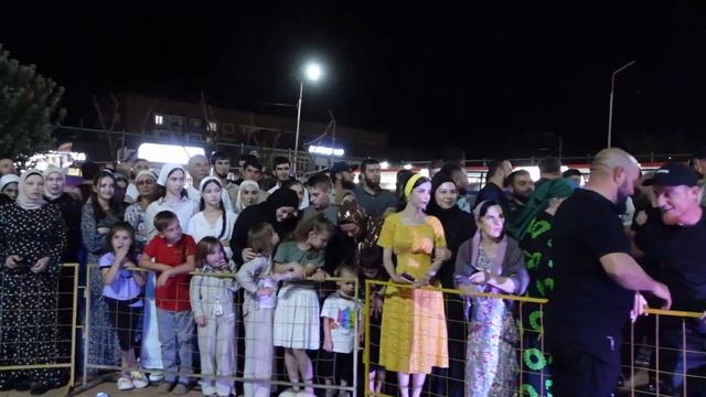 Бомбовая Чеченская Музыка Лезгинка 2024 Девушки и Парни смотреть онлайн