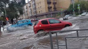 Красноярск .УЛИЦА ПАРИЖСКОЙ КОММУНЫ. УЛИЦА ЛЕНИНА. Дождь в Красноярске