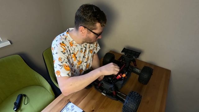 Обзор (в кавычках) на ARRMA Outcast 4s v2.5 от меня. смотреть онлайн