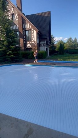 Роллета для бассейна безопасное накрытие