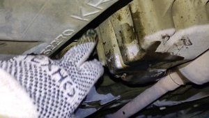 Замена масла в двигателе 1KR на Toyota Vitz 2018 год