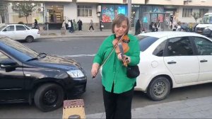 Рядом с ЦУМом, Махачкала.