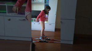 Учимся одевать лыжи