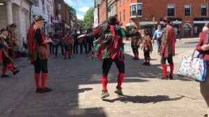 Эта вам не кадриль и не полька, а настоящий народный танец Моррис.  
#англия