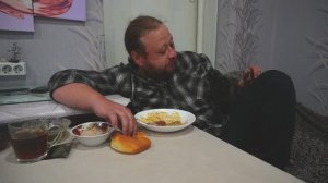 В 40 ЛЕТ НЕ ЗАРАБОТАТЬ НЕ ПРОКОРМИТЬ СЕБЯ НЕ МОГУ РОДИТЕЛИ КУПИЛИ ПРОДУКТЫ А Я НЕ СМОГ ПОЙМАТЬ РЫБУ