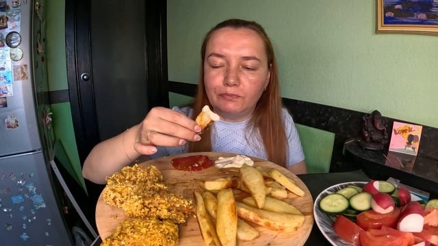 Крылышки хрустящие kfc, картошка по деревенски. Домашняя еда. Мукбанг