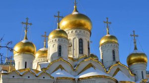 "Под куполами всех церквей"