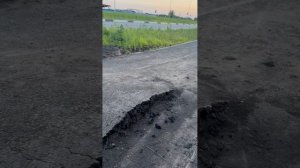 🤔 А так «сделали» новый асфальт на тротуаре по улице Шигаева вдоль новой дороги в тупик  🪓