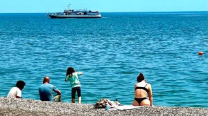 Ялта - снято 2 часа назад. Смотрим пляжи и измеряем температуру моркой воды. Крым сегодня.