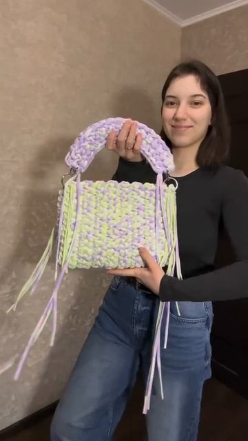 Вязаные сумки и аксессуары #вяжу #вязаниекрючком #мк #crochet #crochetbag #shorts смотреть онлайн