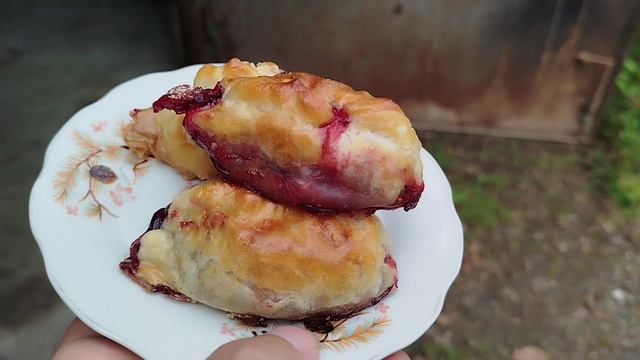 Пирожки с  шелковицей)