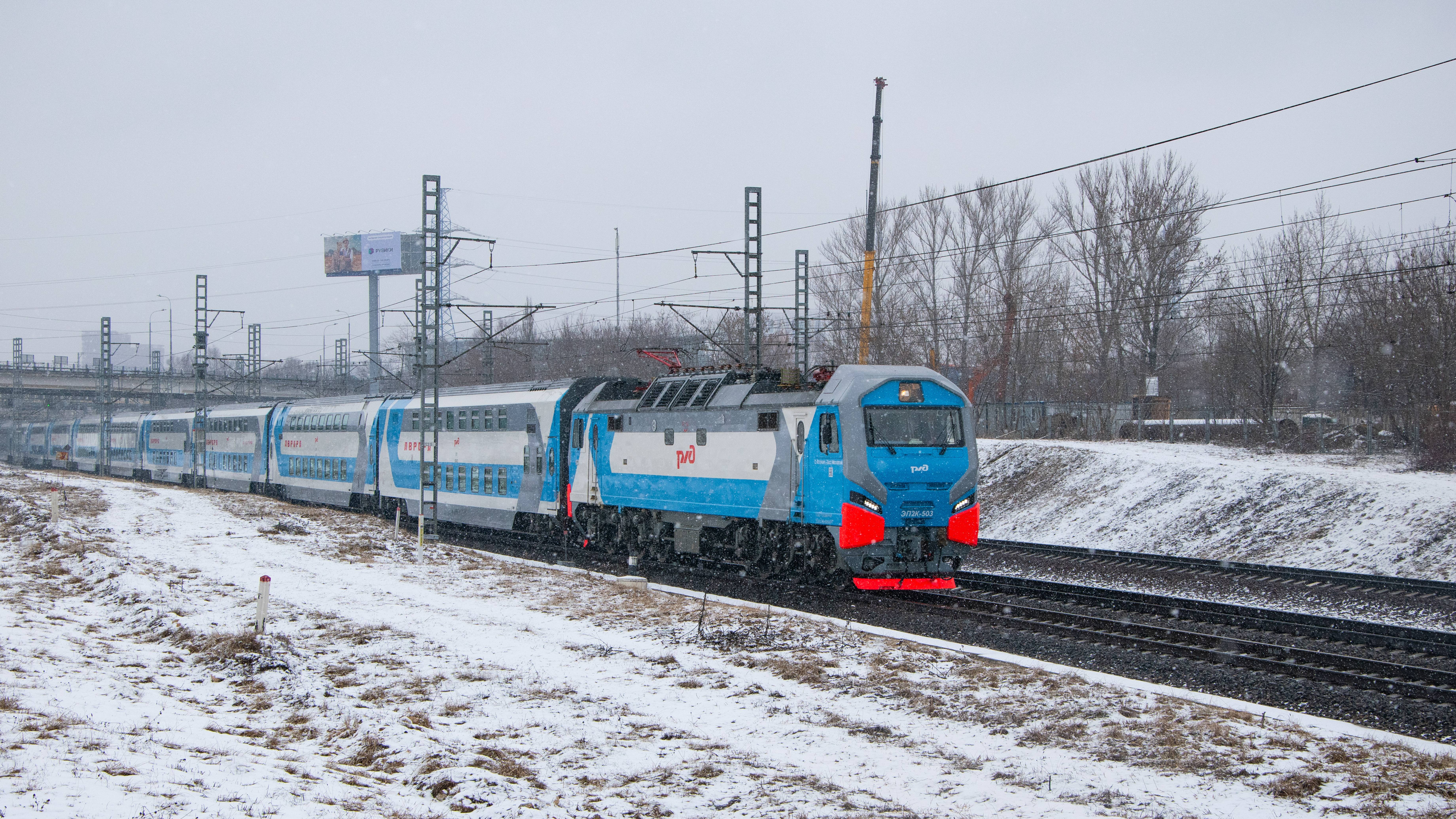 Эп2к-503 "Аврора" с поездом Аврора пролетает Останкино.