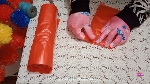 Цветы из обычных мусорных пакетов без клея и утюга.  Пр смотреть онлайн
