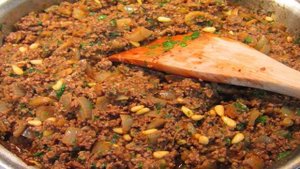 Баклажаны, фаршированные фаршем, в духовке