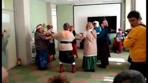 БРАНЛЬ  -  старинный французский танец.