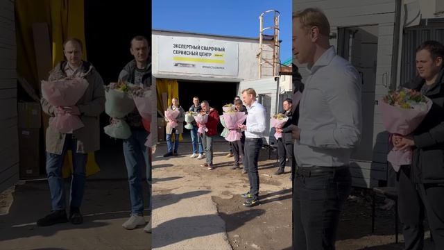 С 8 марта, наши дорогие женщины, мы вас любим! #мдфкл #св? смотреть онлайн