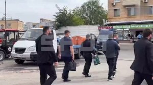 — Извините, а зачем человека похищали-то?
— Ха-ха