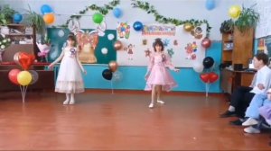 танец девочек на выпускной 4 класс!!!