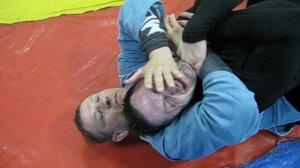 2017 год. Нюанс при удушении предплечьем со спины.