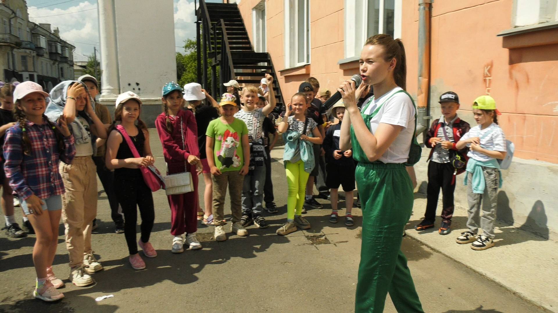 В Бажово стартовал детский школьный лагерь