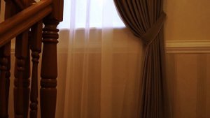 Шторы на лестницу в частном доме | Стильные шторы на заказ для лестничного пролёта Custom Curtains