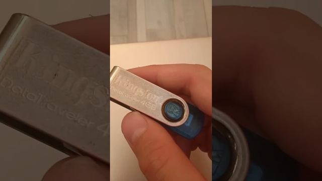 Нашёл ФЛЕШКУ на улице!!! смотреть онлайн