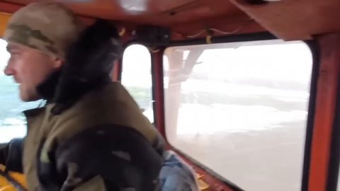 КИРОВЕЦ К 700 А БЬЁТ ДОРОГУ ПО СНЕГУ ДЛЯ РАЗГРУЗКИ УДОБР