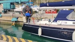 спуск яхты в море