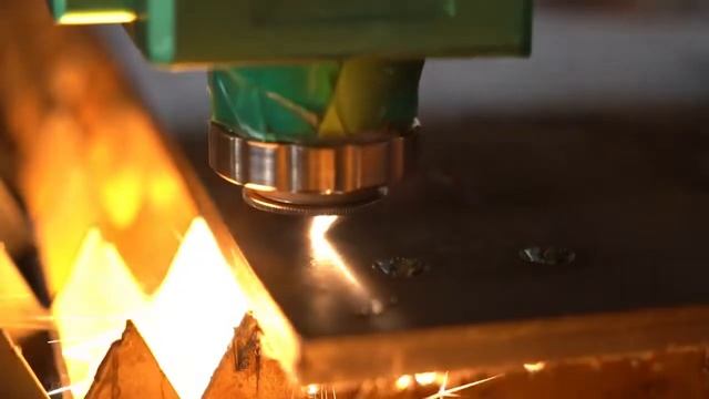 Процесс зенковки коаксиальным зумом на лазерном стан? смотреть онлайн