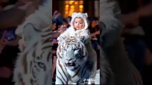 дети показ мод сгенерированный нейросетью