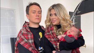 Комик Илья Соболев улетел с женой из России