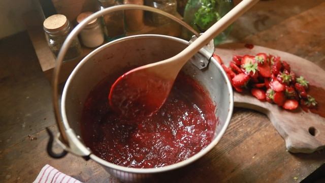 Запекание мяса в 1820-х годах с домашним клубничным джемом и историческая кулинария. смотреть онлайн